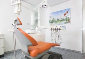 ZahnarztpraxisimGindele_Behandlungszimmer_01